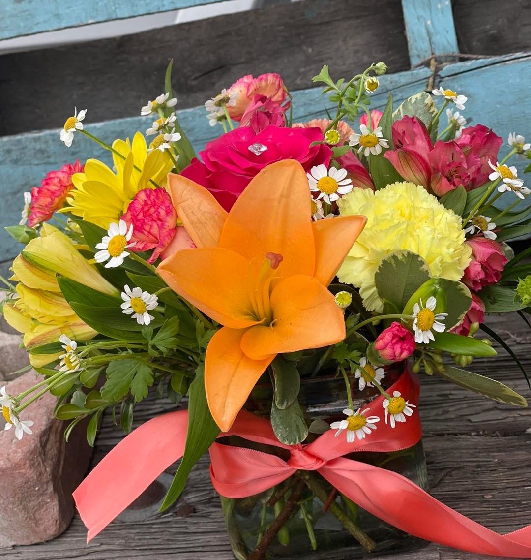 Cube vase with bright colors Cube vase with bright colors